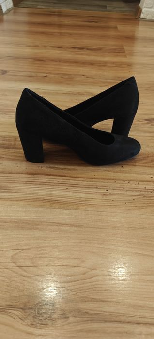 Продам замшевые туфли M WONE