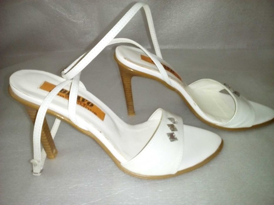 Босоножки женские