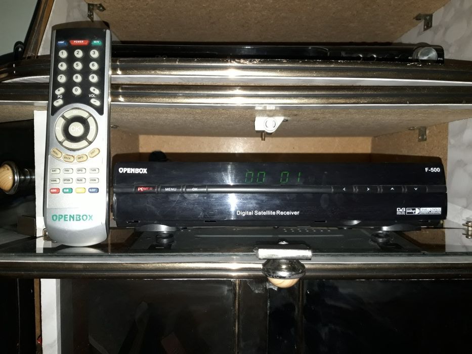 телевизор тюнер DVD подставка  сотилади