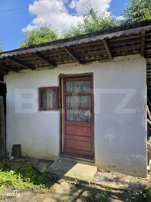 Casa batraneasca cu curte mare de 1.100 mp in orasul Titu