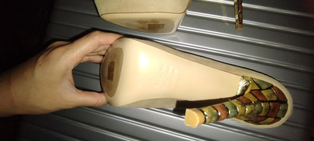 Продам новые туфли