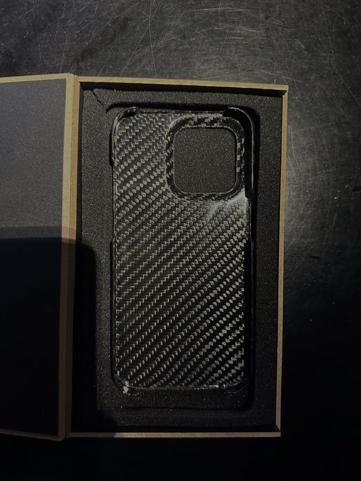 Чехол из настоящего карбона для Iphone 14 pro