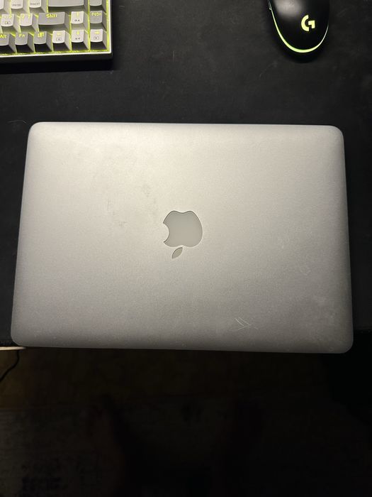 MacBook pro 13 (mid 14)
