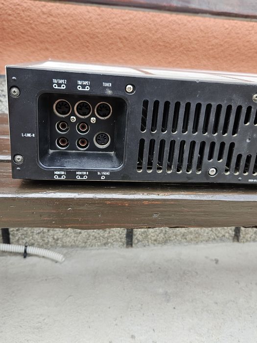 Усилвател Grundig V 2000