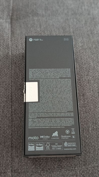 Телефон Motorola Razr 50 ultra 512GB ЗЕЛЕН