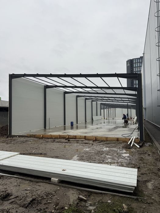 Vand hala metalica 20X50 metri cu panouri sandwichi si montaj