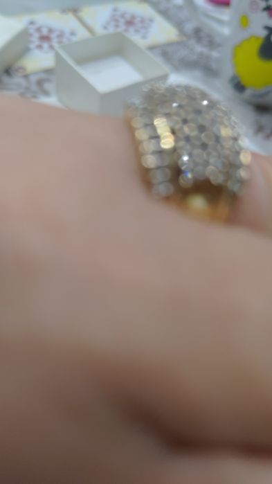 Vând inel superb de 18k cu 60 diamante este nou!Îl vând pt am nevoie b
