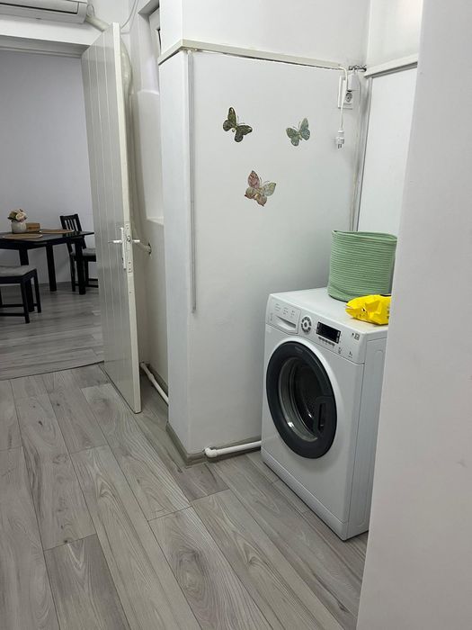 Închiriez apartament cu 2 camere