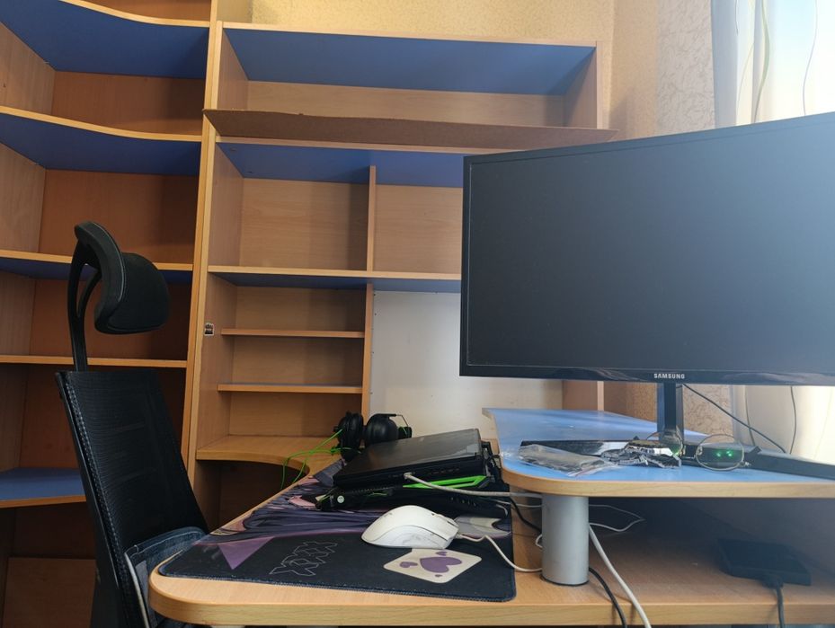 Большой шкаф для спальной