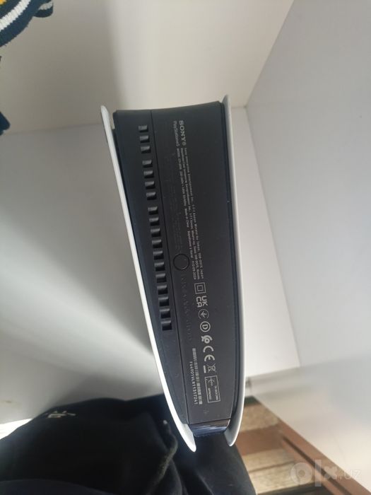Playstation 5. На 1 терабайт. Белого цвета.