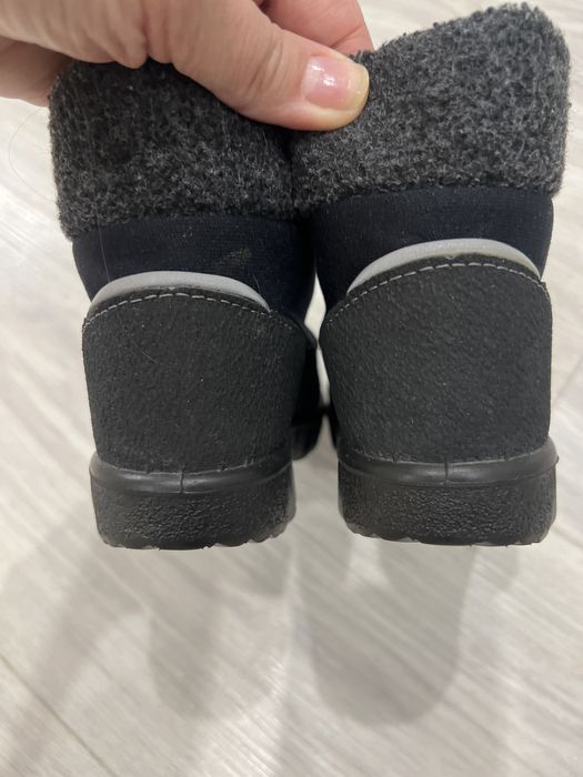 Продам детскую обувь