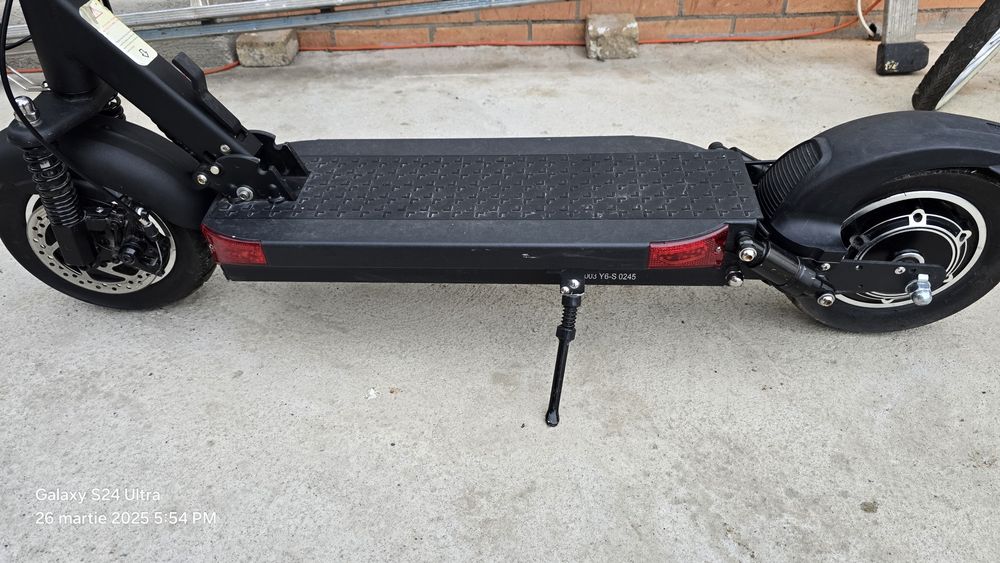 Vând trotineta electrica