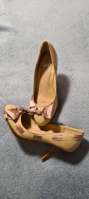 Pantofi de piele cu toc marime 36