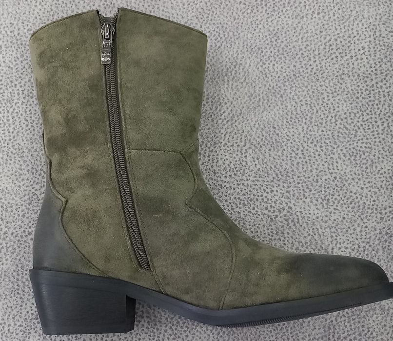 Нови боти Елиза в  маслено зелен цвят.