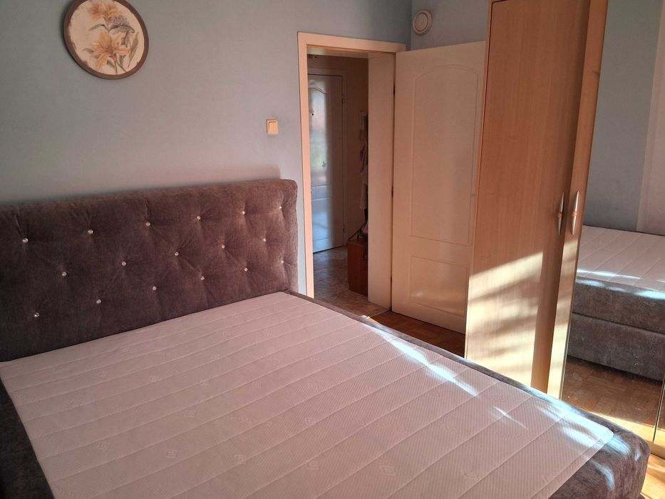 Дава се под наем Двустаен апартамент в Шумен, Център - 70 кв.м за 357 € - Снимка #1