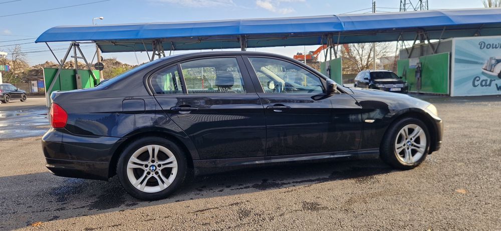 BMW E90 318i, facelift