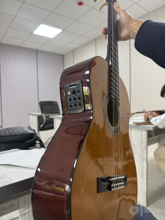 Valencia Gitara narxi kelishiladi