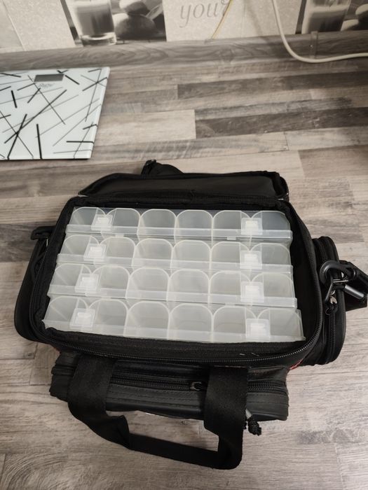 Чанта за риболов FORMAX ATTACK SPINNING 005 с 4 кутии примамки