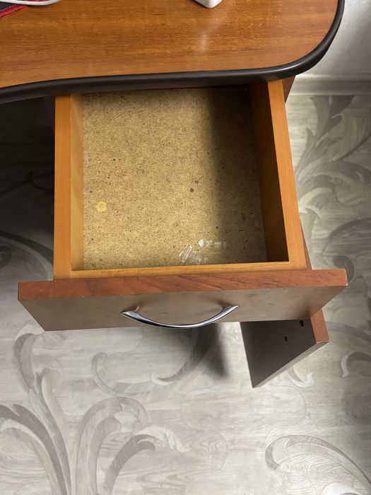 Продам компьютерный стол