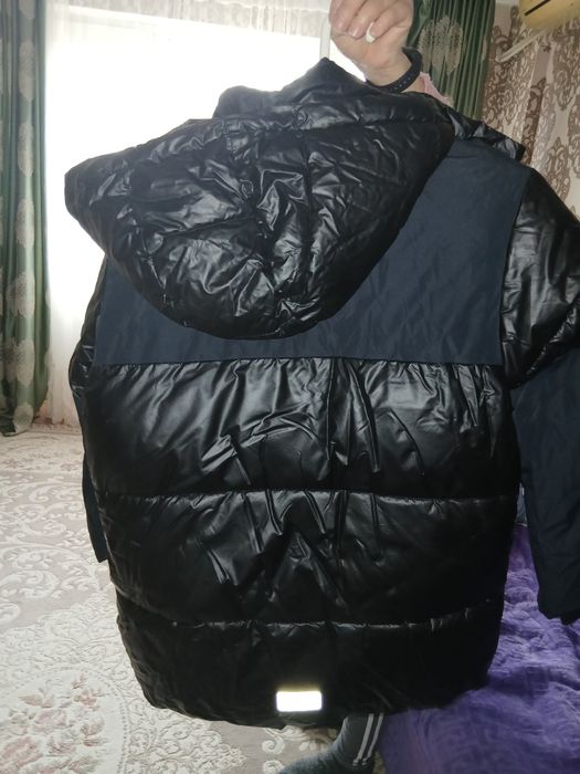 Продам зимнюю куртку для мальчика 10-12 лет.б/у в хорошем состоянии.