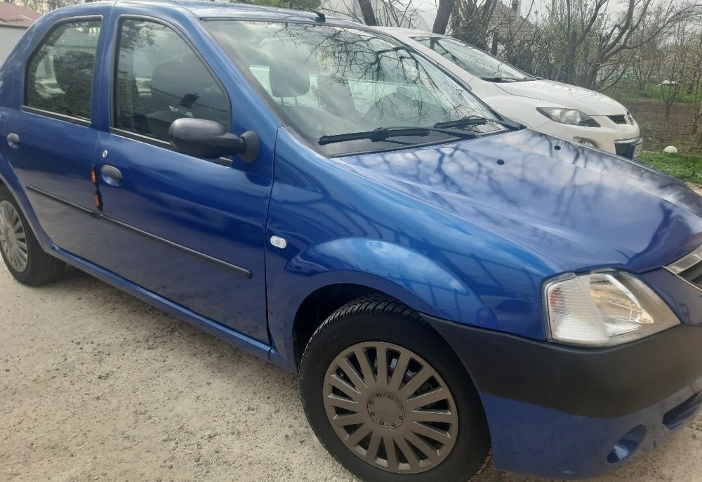 Vând Dacia Logan