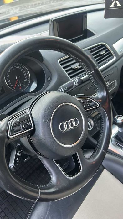 Автомобил Audi Q3