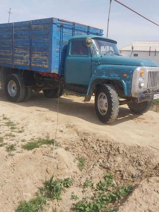 Срочна Зил 53 сотилади