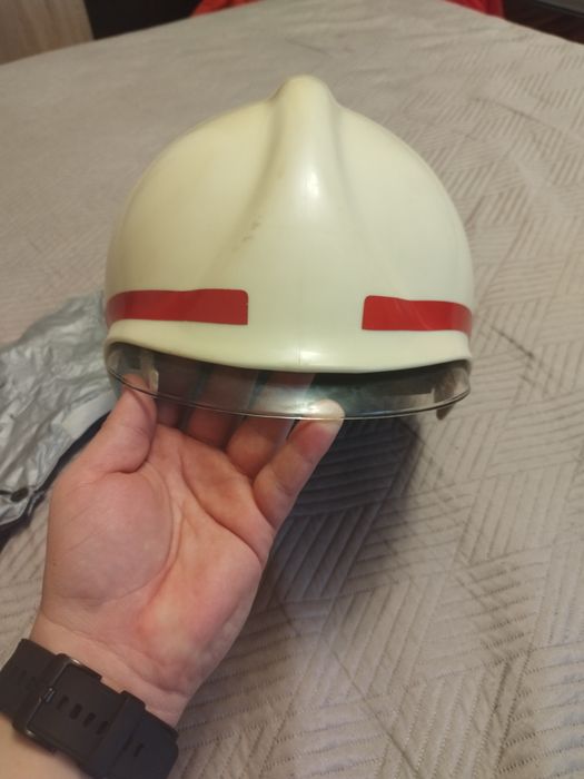 Пожарникарска каска