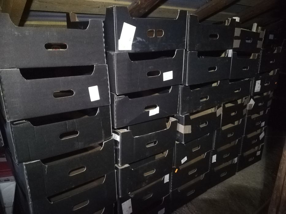 Cutii de cartoane pentru mere .