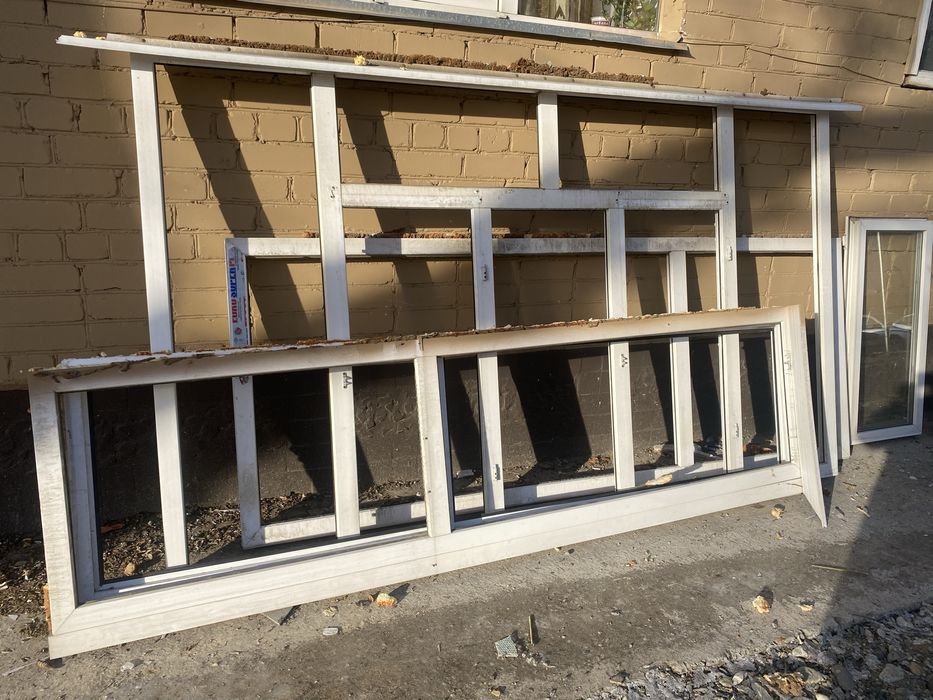 Продам пластик на балкон готовый.