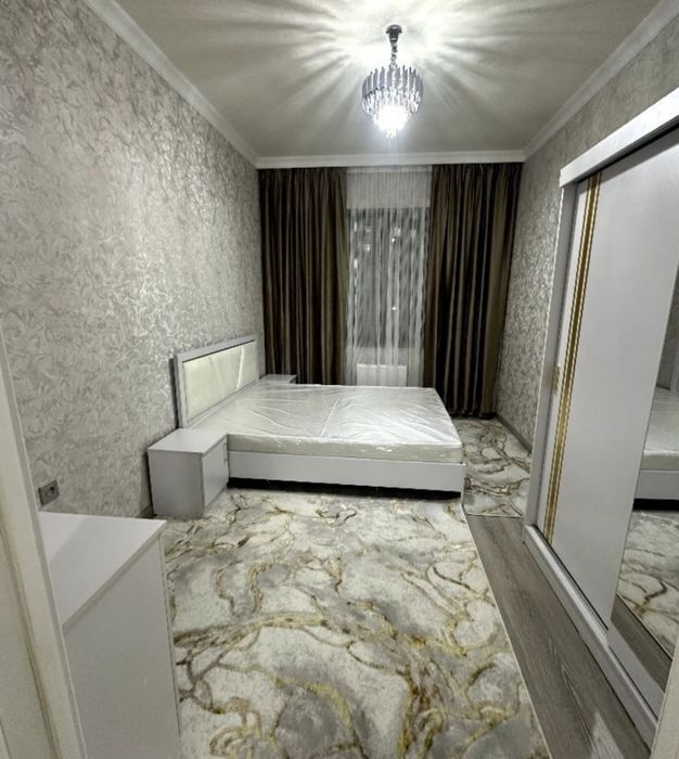 Mirzo Ulug'bek metro oldida