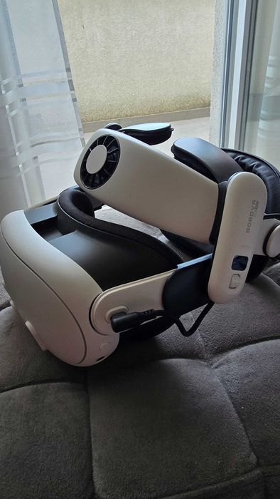 Meta Quest 3, 128GB, împreună cu BOBOVR S3 Pro