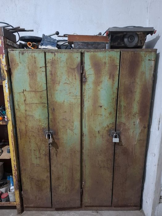 Продам шкаф металлический