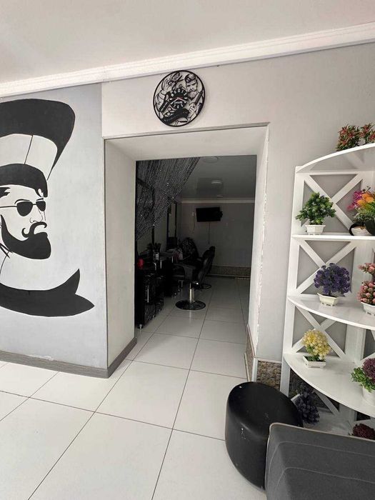 Нотурар бино сотилади