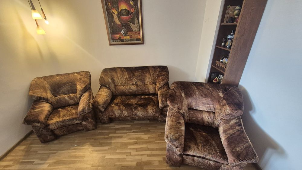 Холна гарнитура 3 части и 6 стола