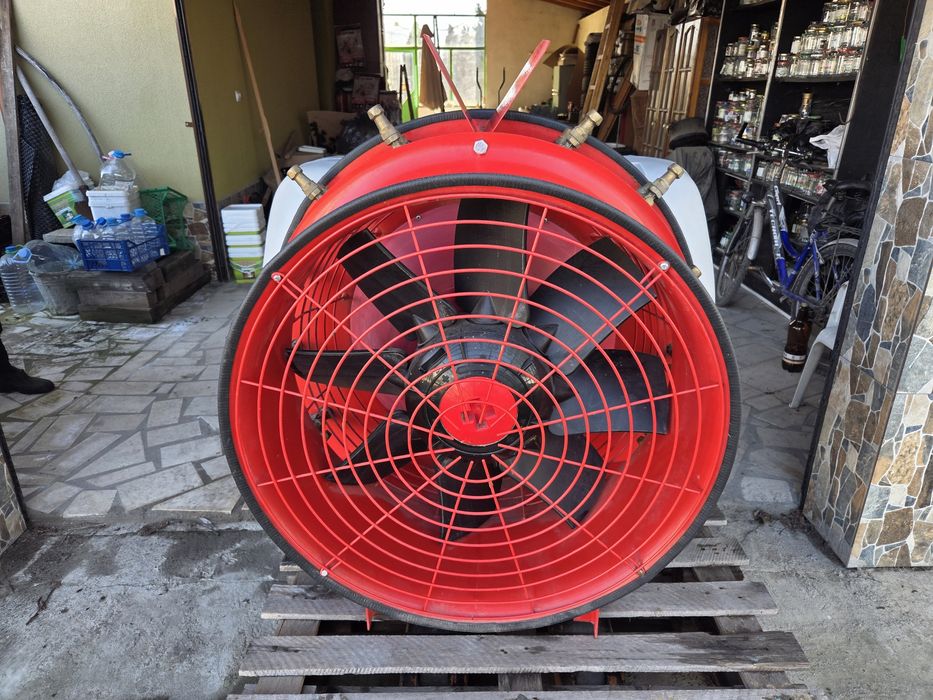 Продавам навесна пръскачка Agron