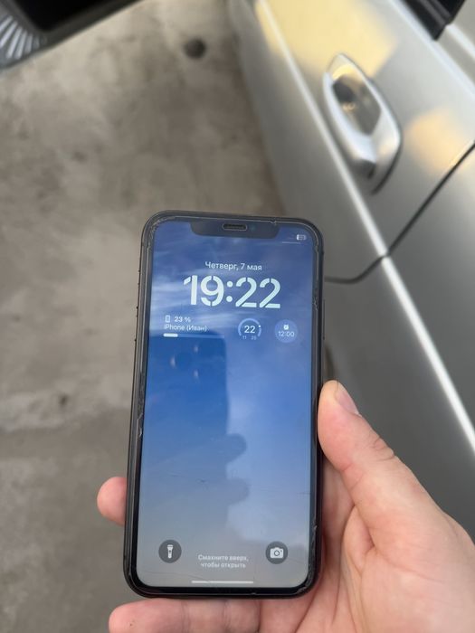 Продам 11 айфон 64г