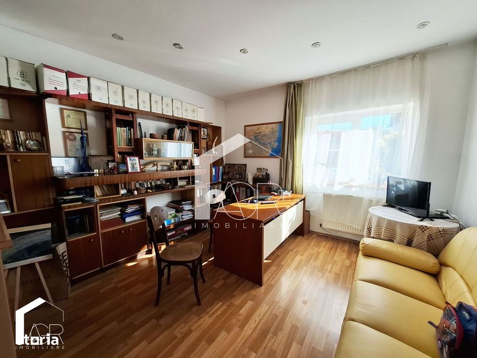 Casa tip duplex cu 6 camere, zona Republicii