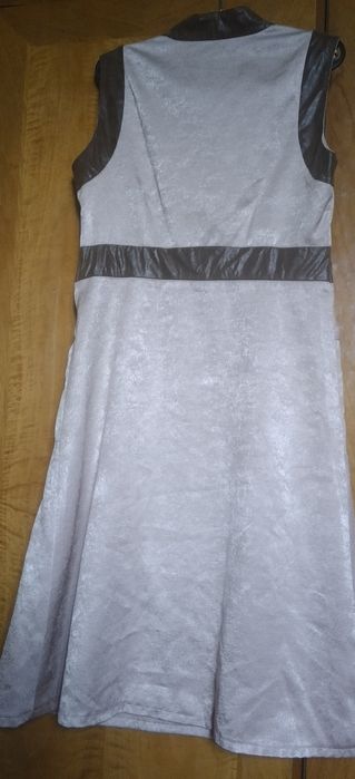 Платье на девушку. Очень элегантное.