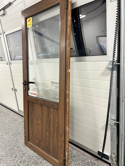 Продавам PVC врата