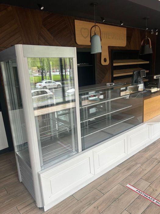 Vand vitrina cofetarie patiserie horeca perfect  funnctionala 150 cm
