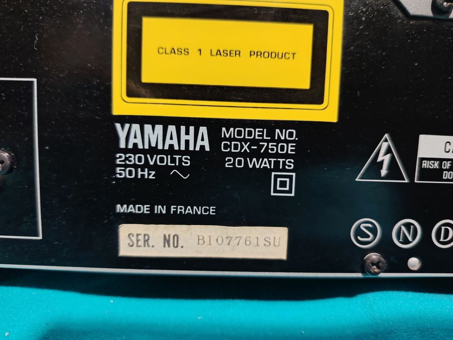 YAMAHA CDX  750E Natural Sound Compact Disc Player