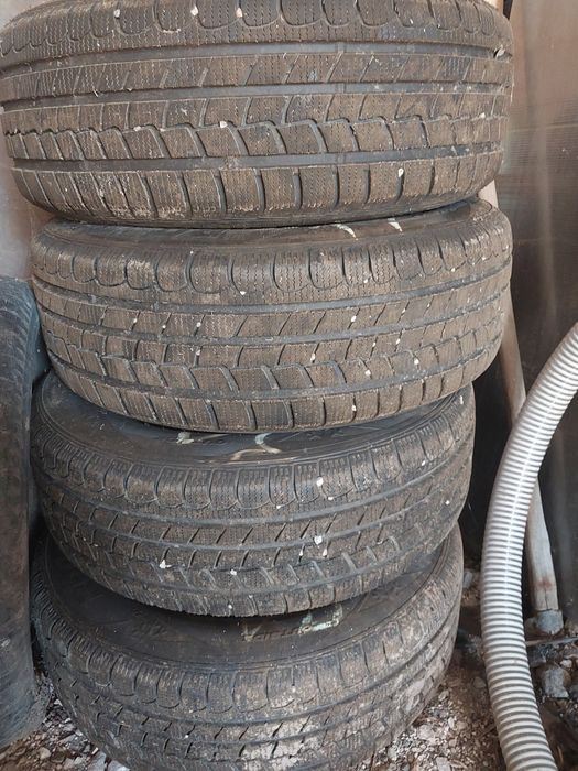 Гуми с джанти 235 60 16