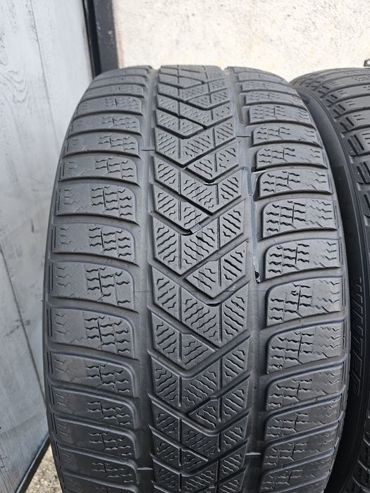 Vând două anvelope de iarna pirelli 275 35 21  dot 4719