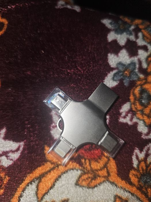 Wi-Fi router va fleshka2TB va Proektor sotiladi