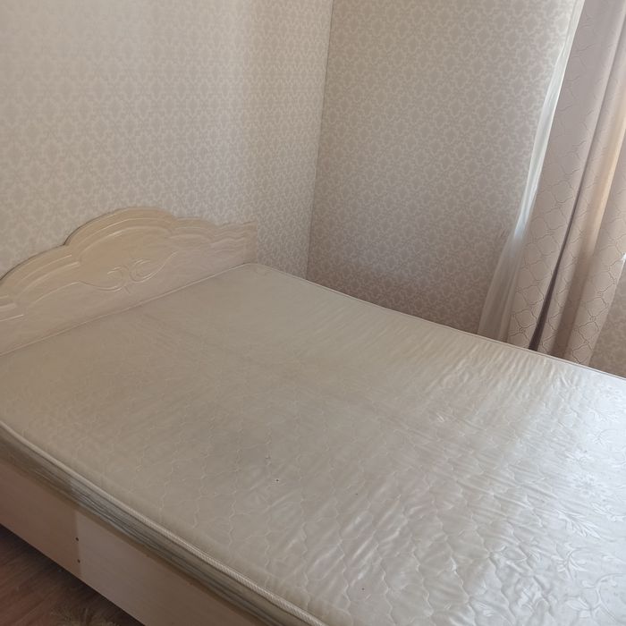 Двуспальна кровать с матрасом, 160×200,б/у