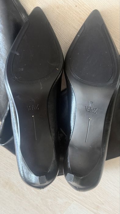 Сапоги ZARA на каблуке киттен хилл