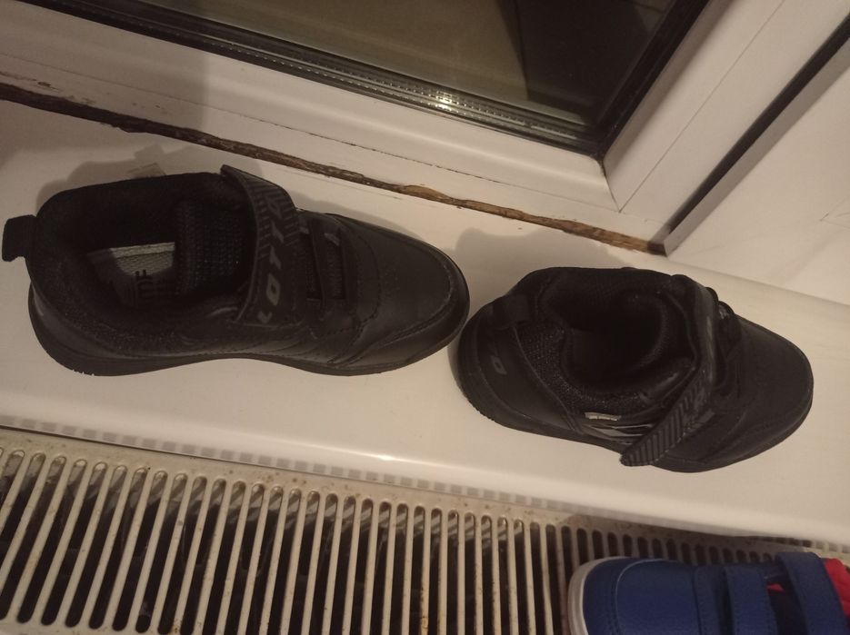 Adidași copii mărime 22 și 27