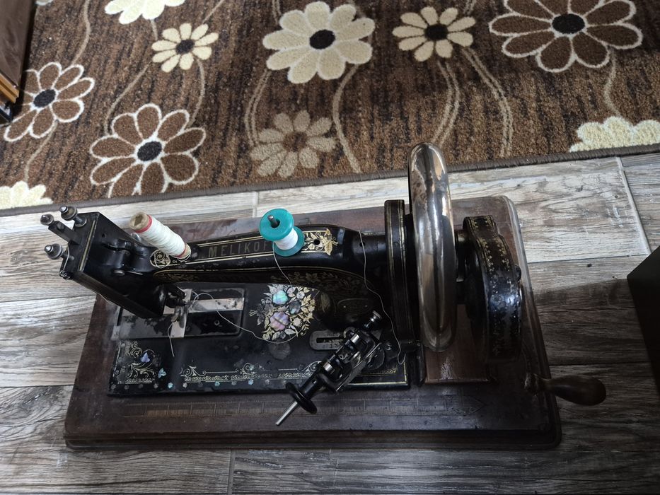 Продавам шевна машина MELIKOFF