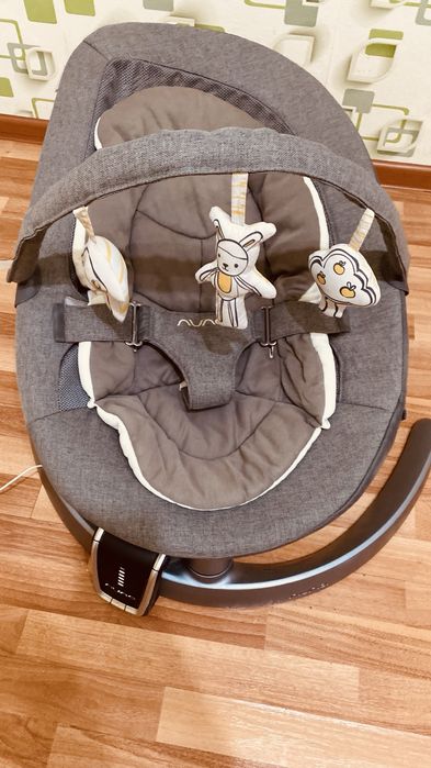 продам шезлонг Nuna leaf  с устройством для укачивания